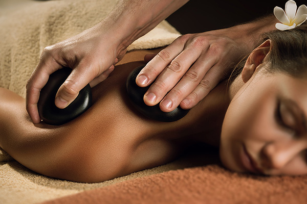 Massaggio corpo con Stone Massage